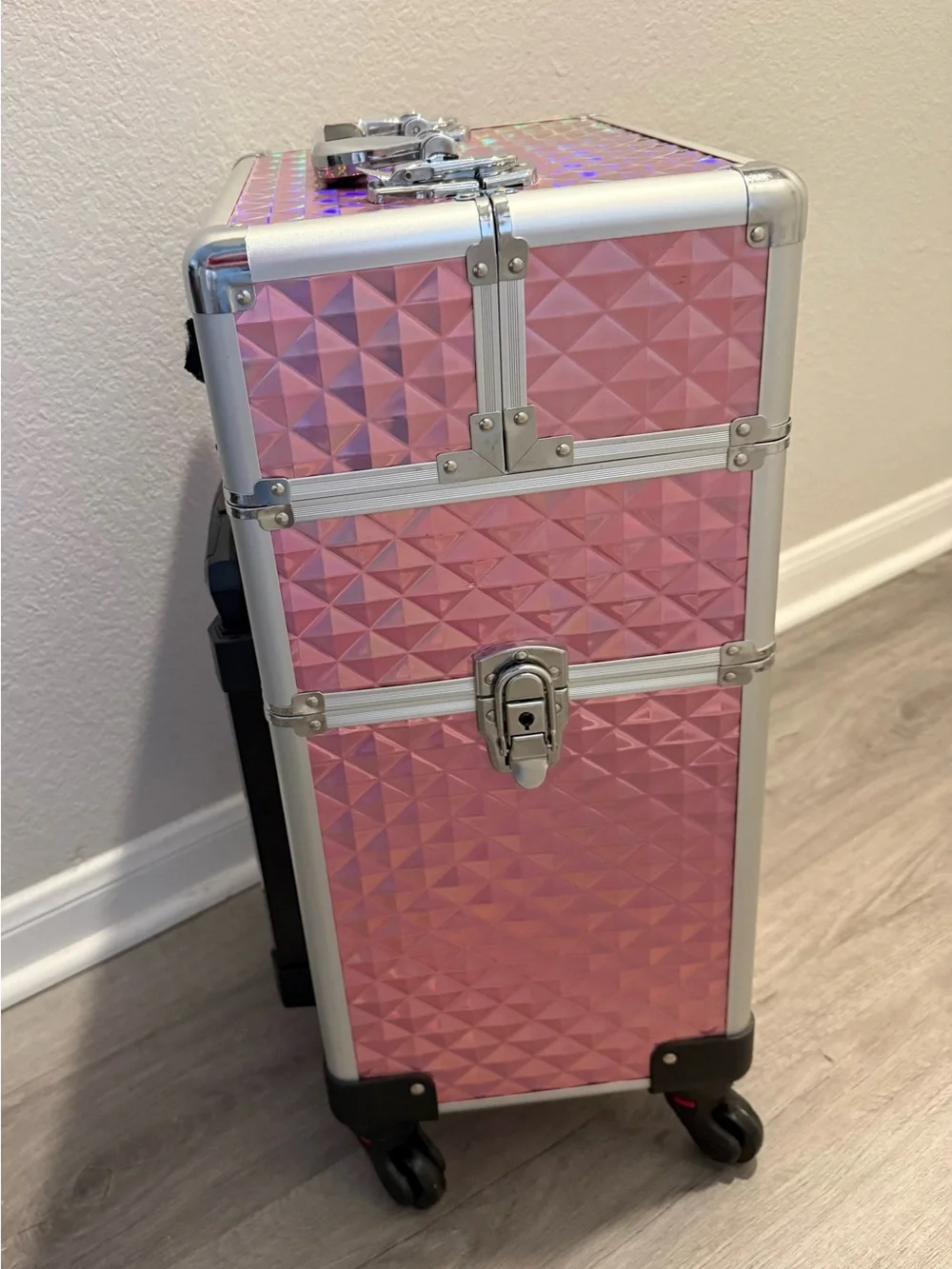 Pink/Silver Aluminum Rolling Makeup Trolley Case w/ Lock, Telescoping Handle